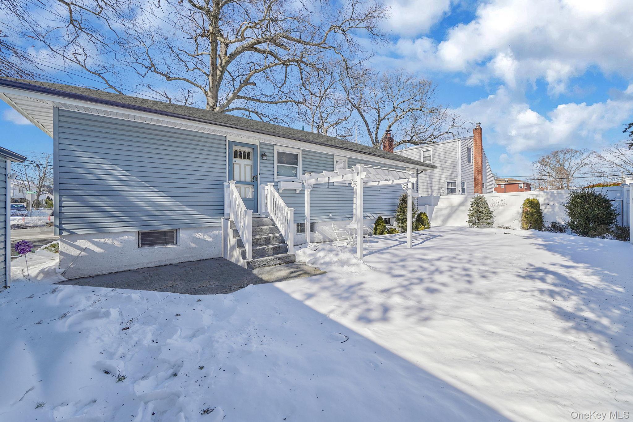 #7 photo, 2009 Newbridge Road, Bellmore , NY 11710