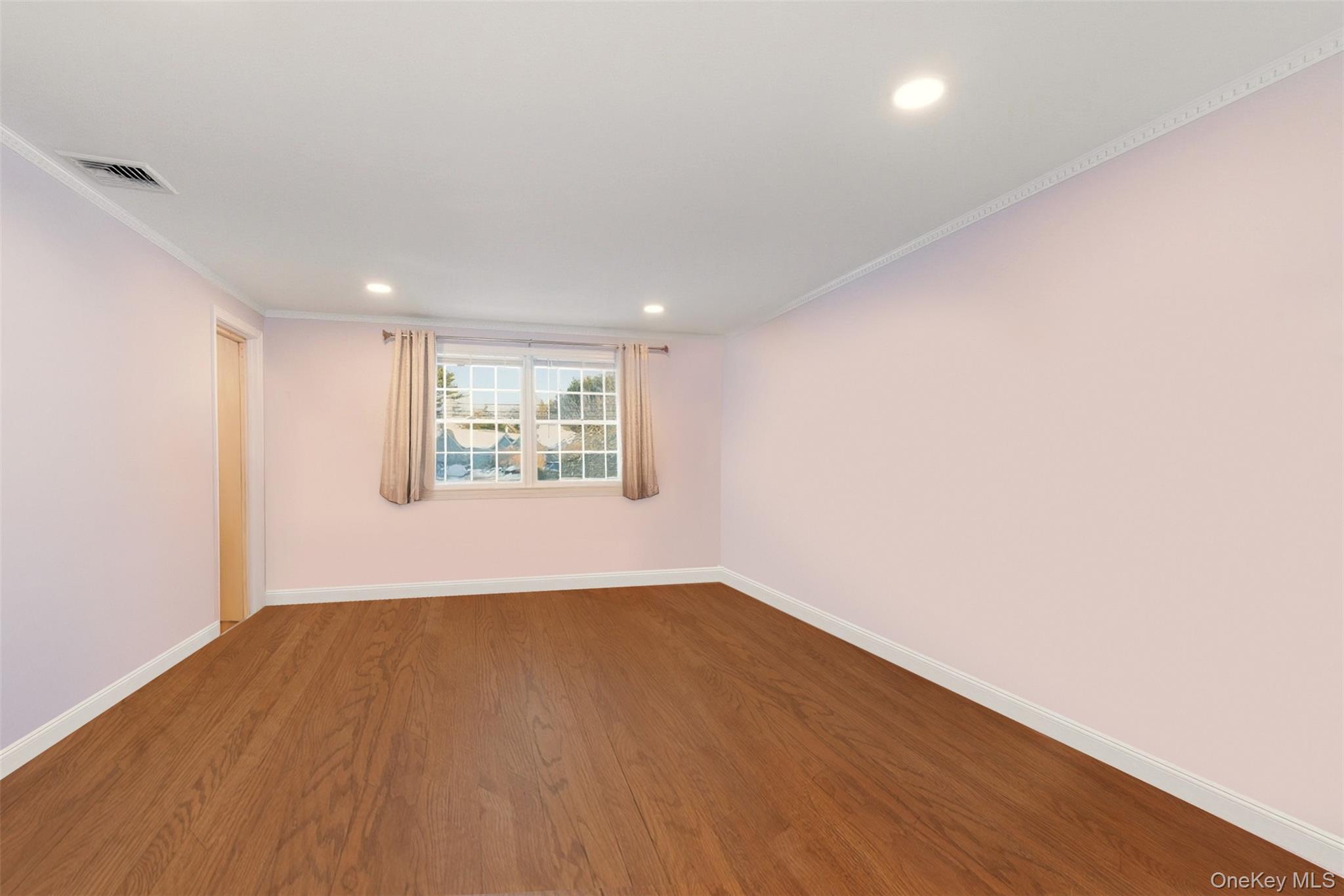 #11 photo, 34 Mayfair Drive, サフォーク郡 Huntington , NY 11743