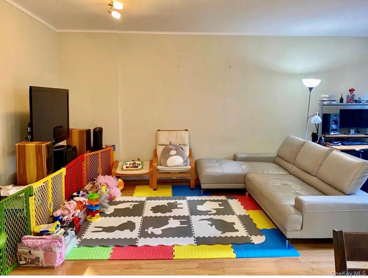 #3 photo, 6960 108, फॉरेस्ट हिल्स Forest Hills , NY 11362