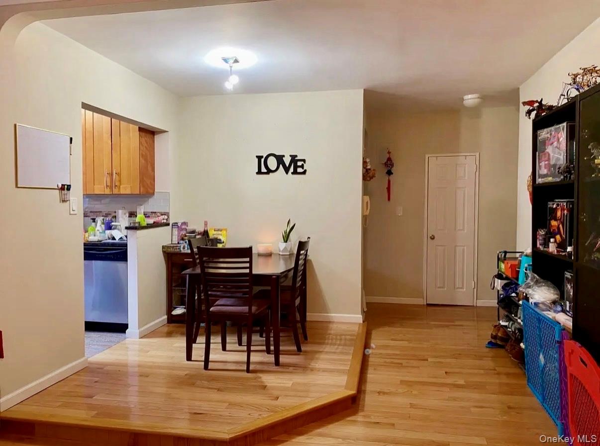 #5 photo, 6960 108, फॉरेस्ट हिल्स Forest Hills , NY 11362