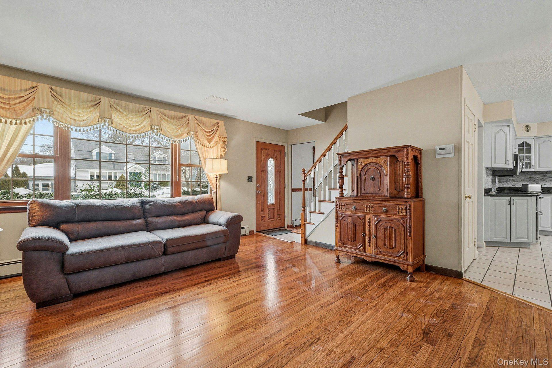 #10 photo, 2 Forester Court, Northport , NY 11768