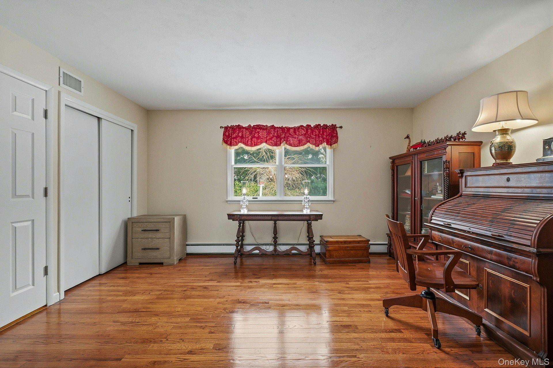 #11 photo, 2 Forester Court, Northport , NY 11768