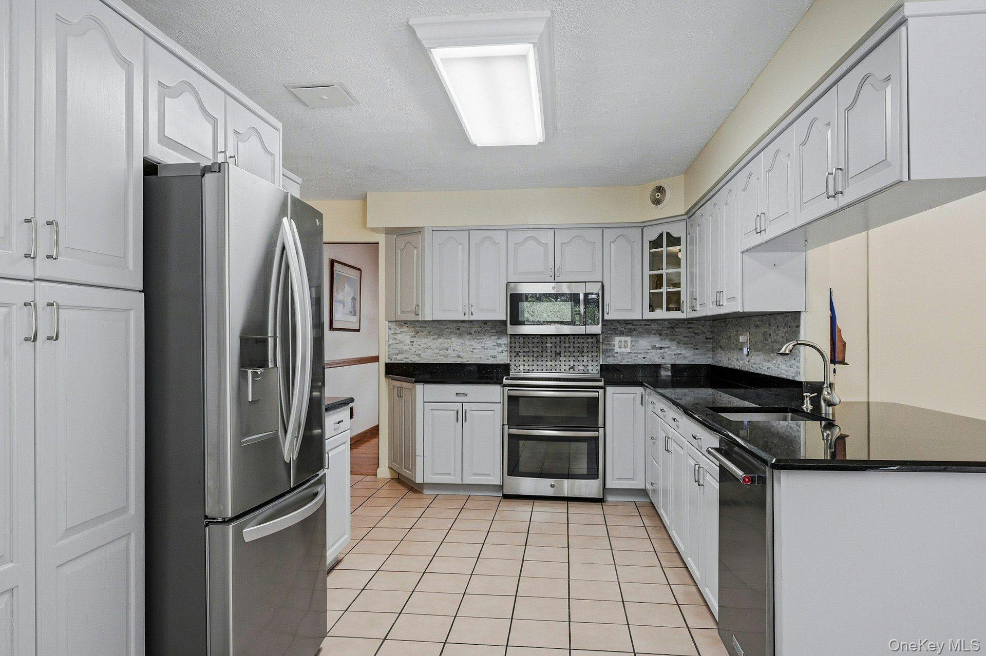 #18 photo, 2 Forester Court, Northport , NY 11768