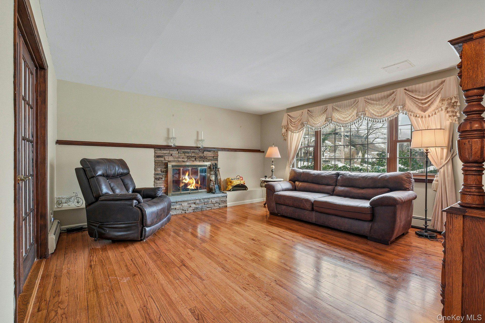 #8 photo, 2 Forester Court, Northport , NY 11768