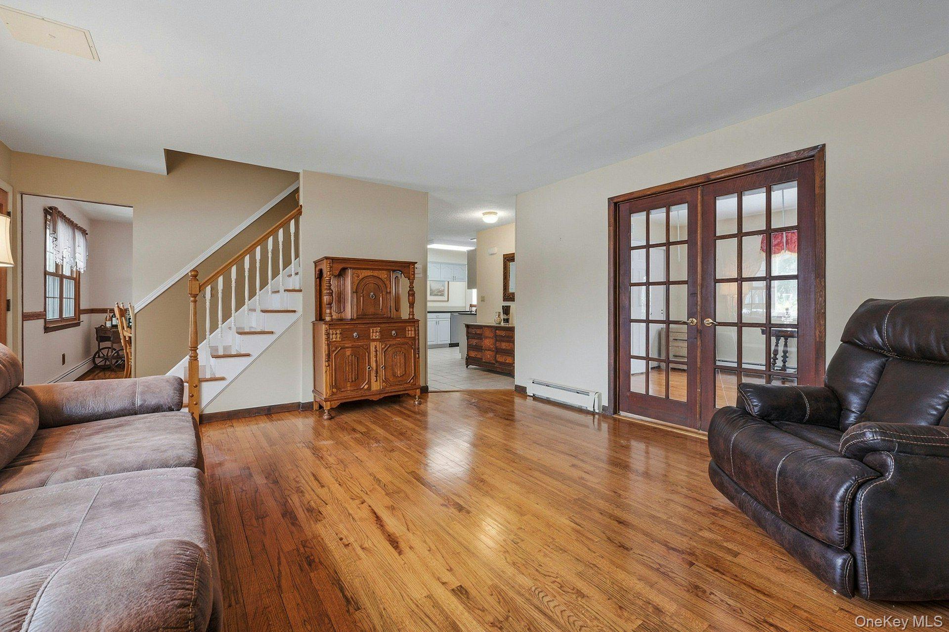 #9 photo, 2 Forester Court, Northport , NY 11768