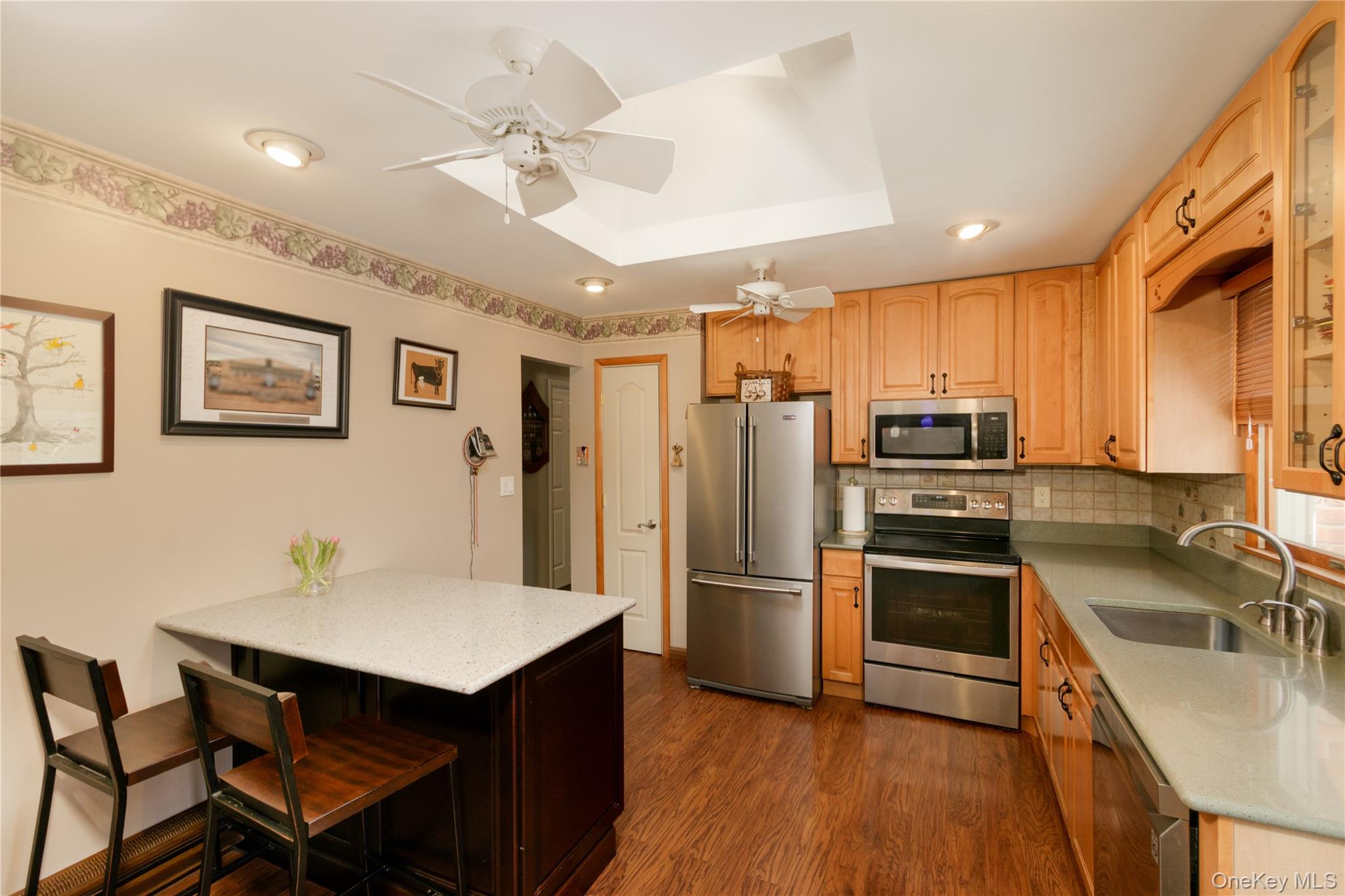 #8 photo, 61 Pine Drive, सफ़ोक काउंटी Nesconset , NY 11767