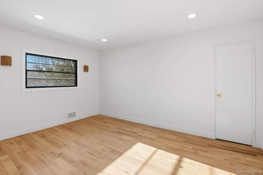 #11 photo, 32 Rockland Drive, Jericho , NY 11753