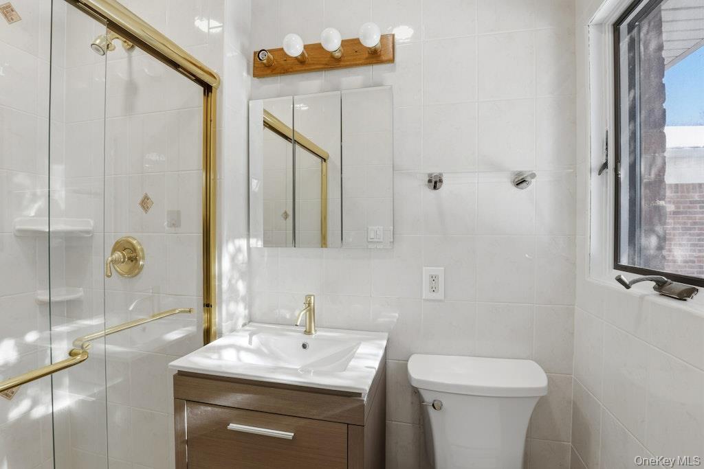 #15 photo, 32 Rockland Drive, Jericho , NY 11753