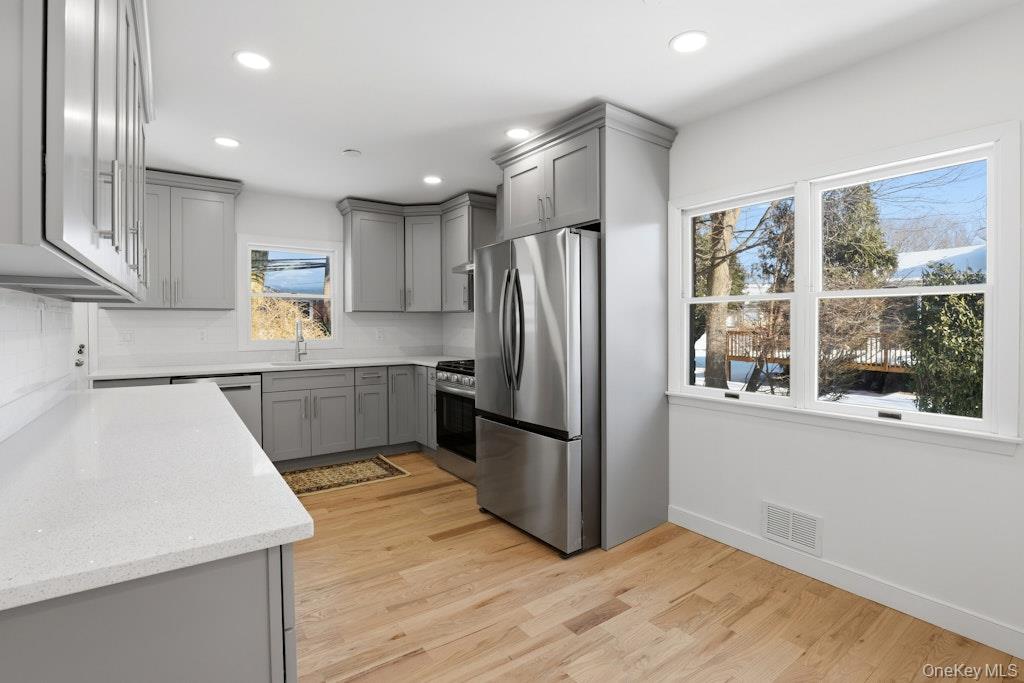 #3 photo, 32 Rockland Drive, Jericho , NY 11753