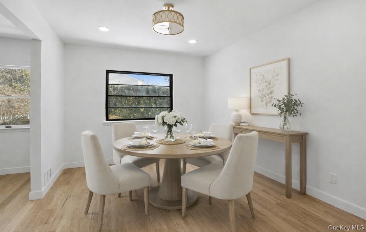 #4 photo, 32 Rockland Drive, Jericho , NY 11753