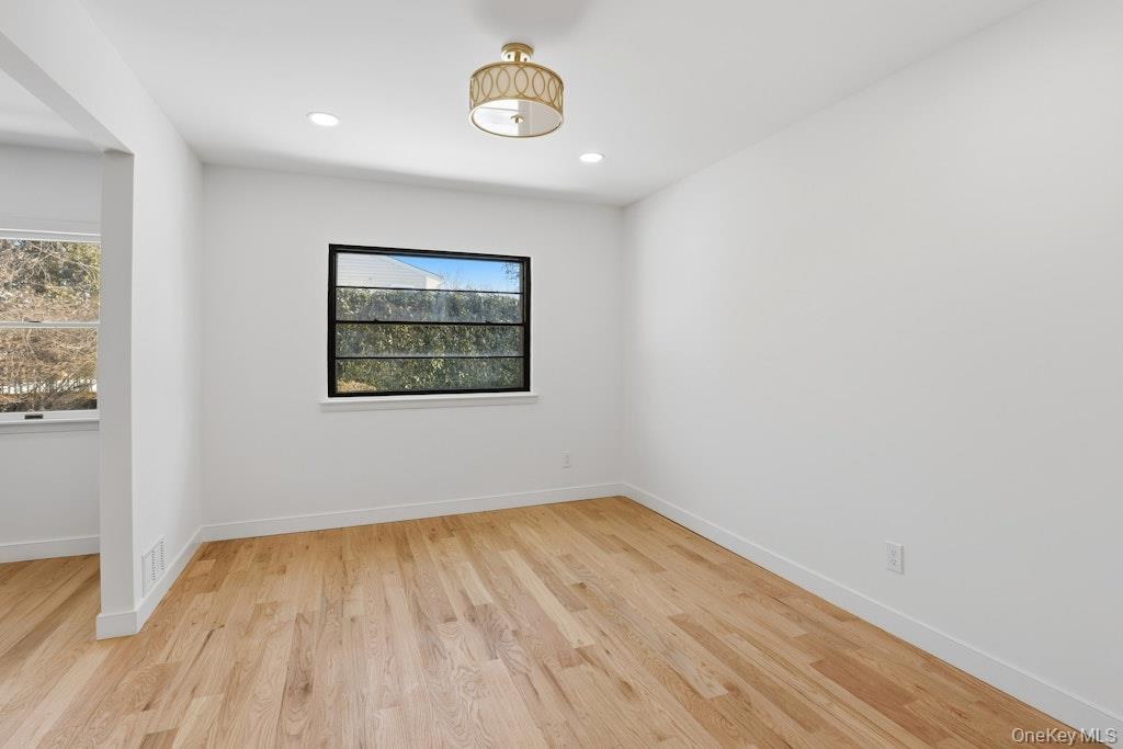 #5 photo, 32 Rockland Drive, Jericho , NY 11753