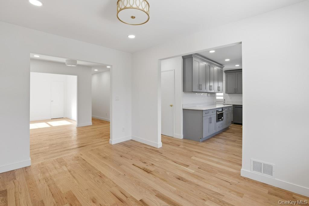 #6 photo, 32 Rockland Drive, Jericho , NY 11753