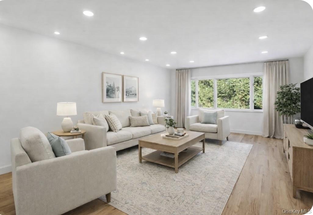 #7 photo, 32 Rockland Drive, Jericho , NY 11753