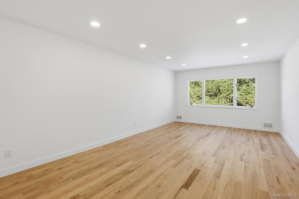 #8 photo, 32 Rockland Drive, Jericho , NY 11753