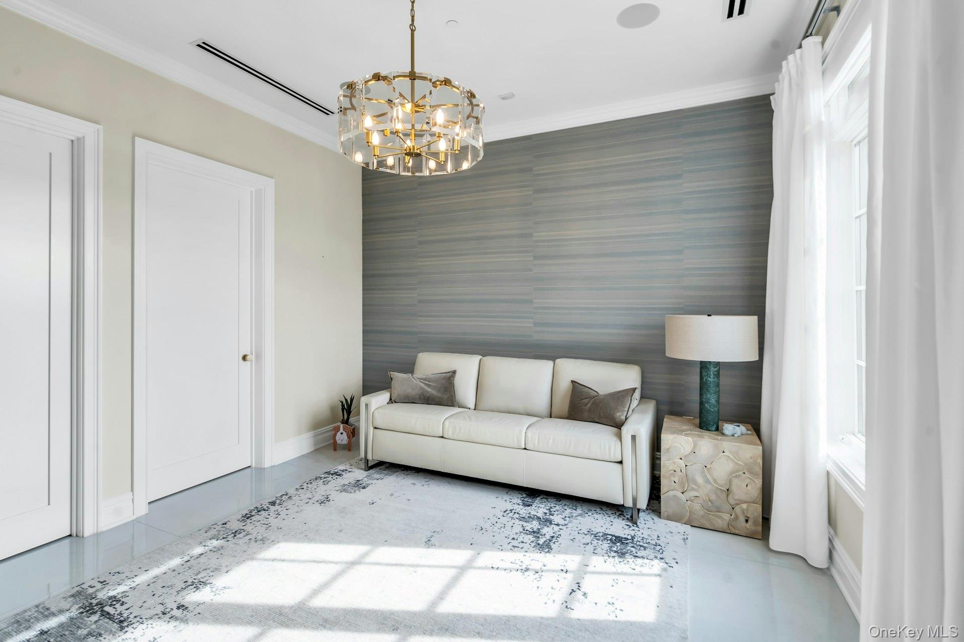 #14 photo, 3000 Royal Court, North Hills , NY 11040