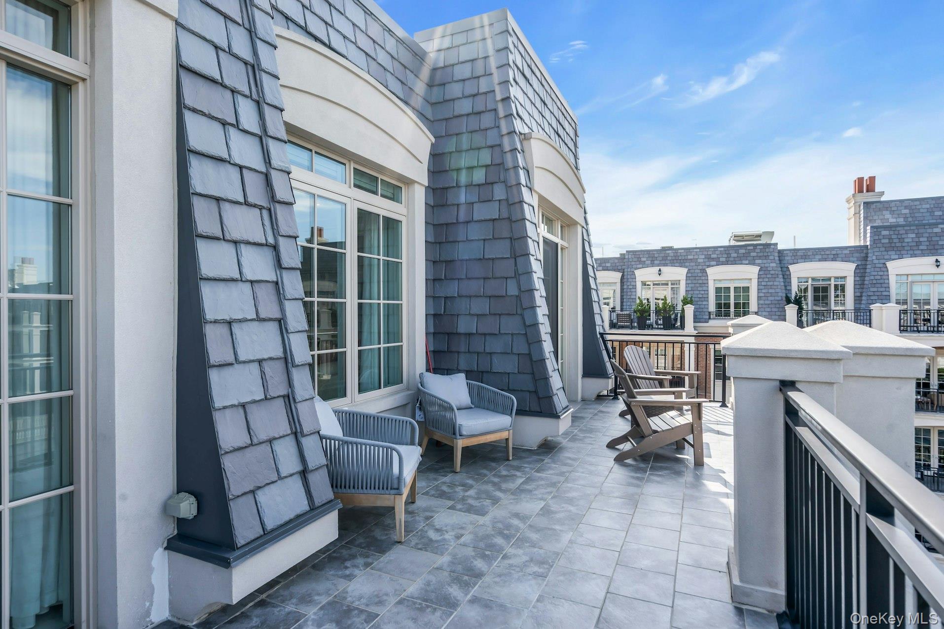 #16 photo, 3000 Royal Court, North Hills , NY 11040