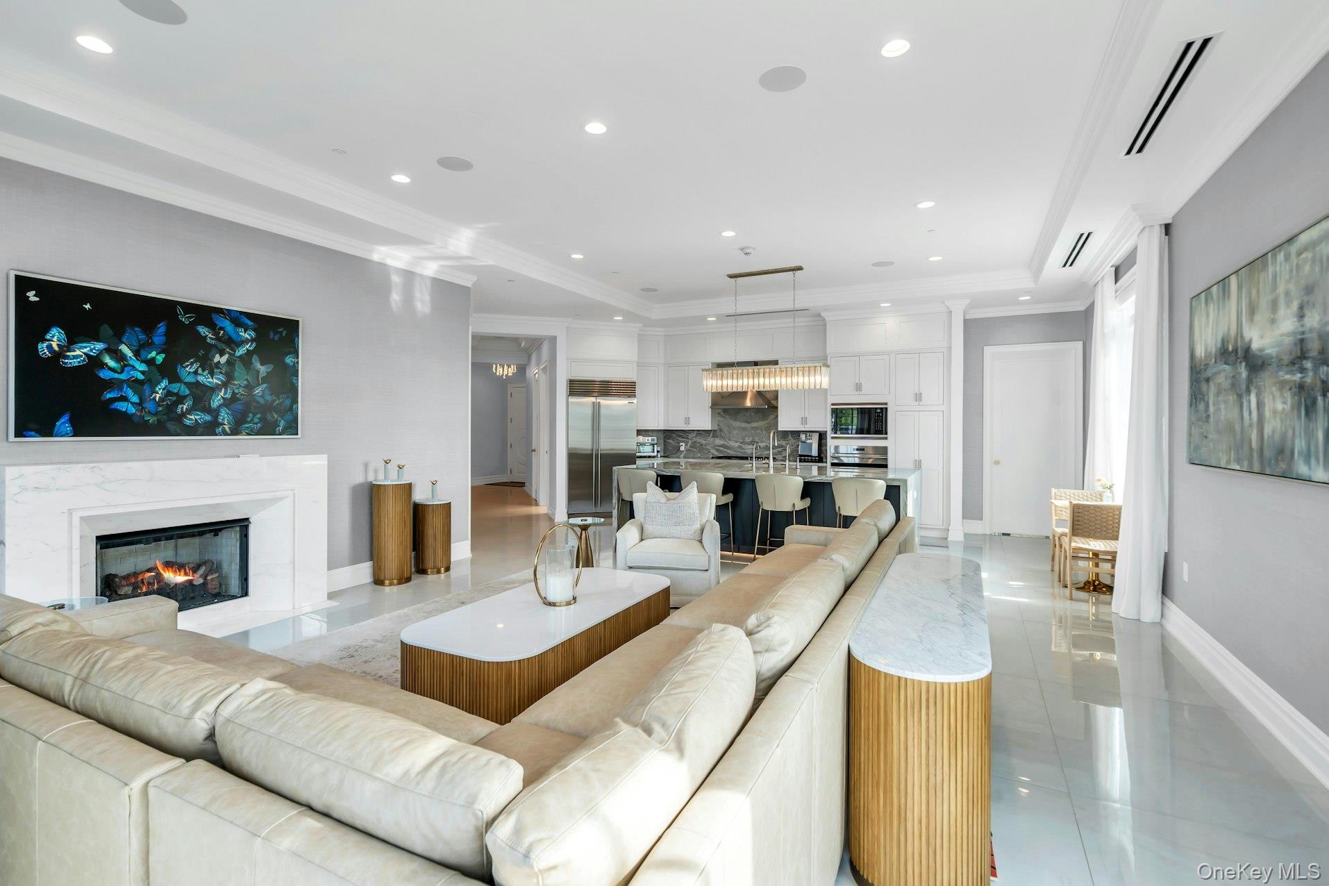 #4 photo, 3000 Royal Court, North Hills , NY 11040