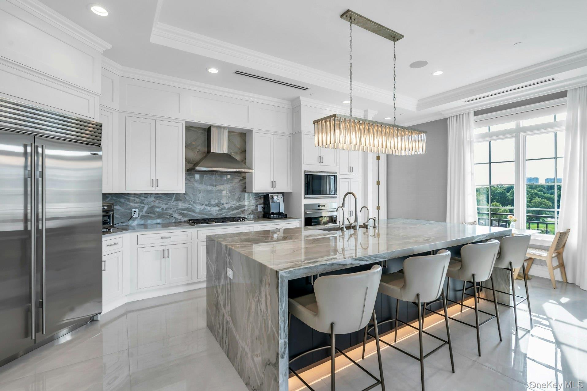 #5 photo, 3000 Royal Court, North Hills , NY 11040