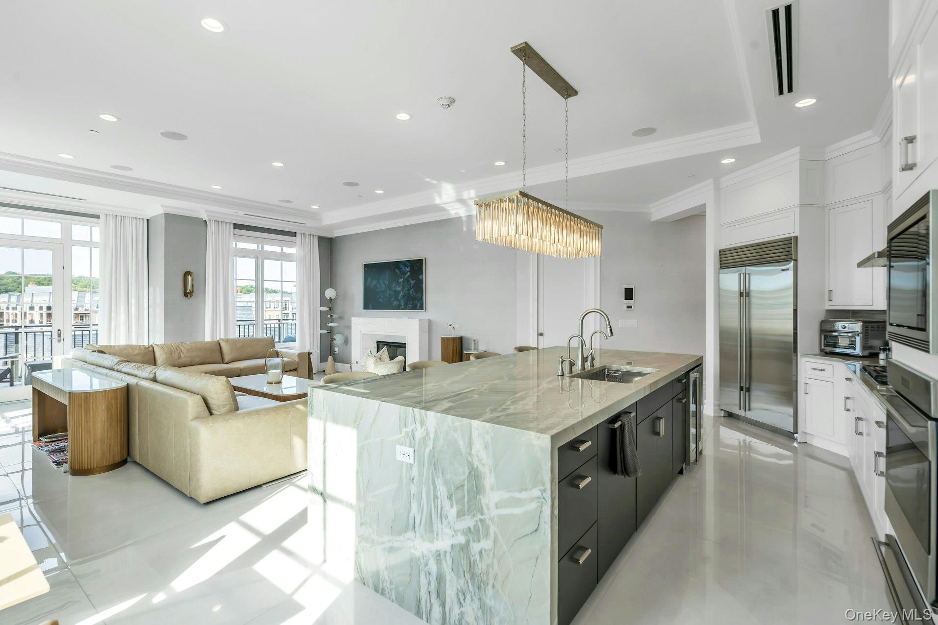 #6 photo, 3000 Royal Court, North Hills , NY 11040