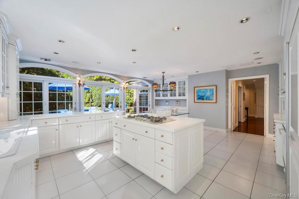 #13 photo, 22 Bayside Drive, Great Neck , NY 11023