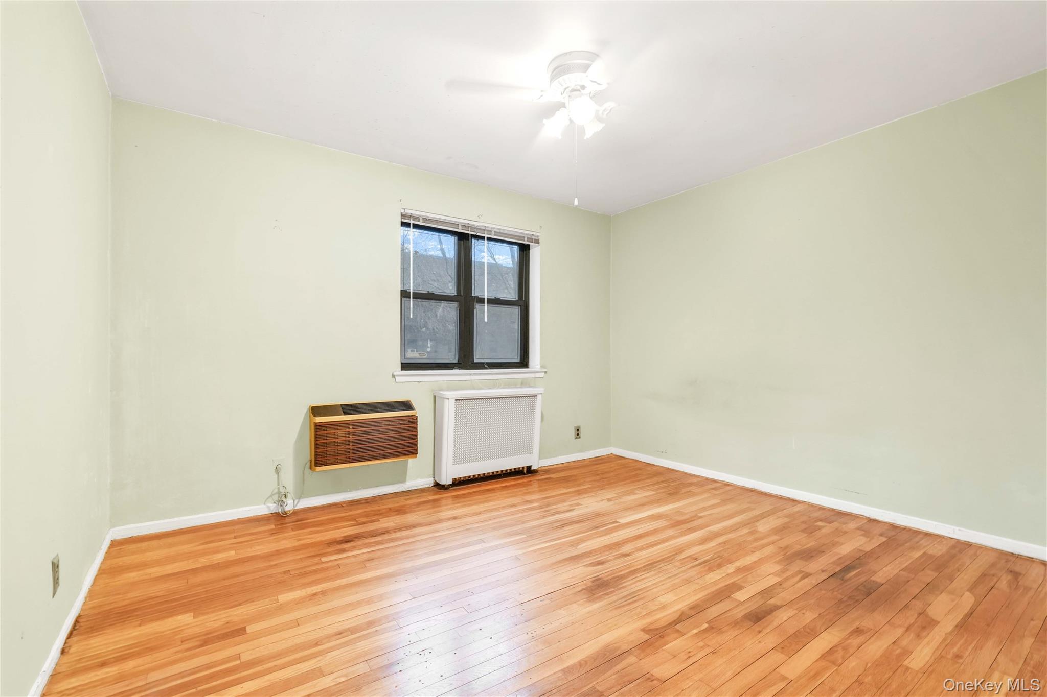 #10 photo, 46-31 215th Place, बेसाइड Bayside , NY 11361