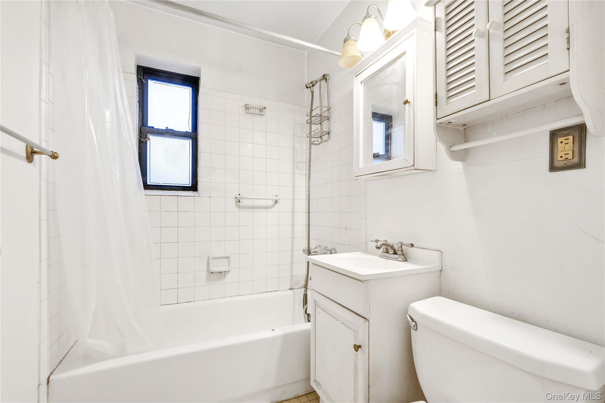 #16 photo, 46-31 215th Place, बेसाइड Bayside , NY 11361