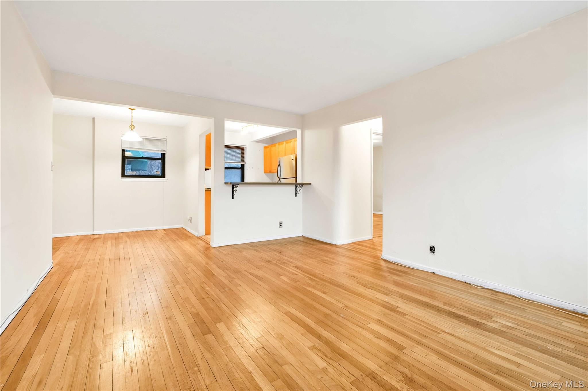 #3 photo, 46-31 215th Place, बेसाइड Bayside , NY 11361