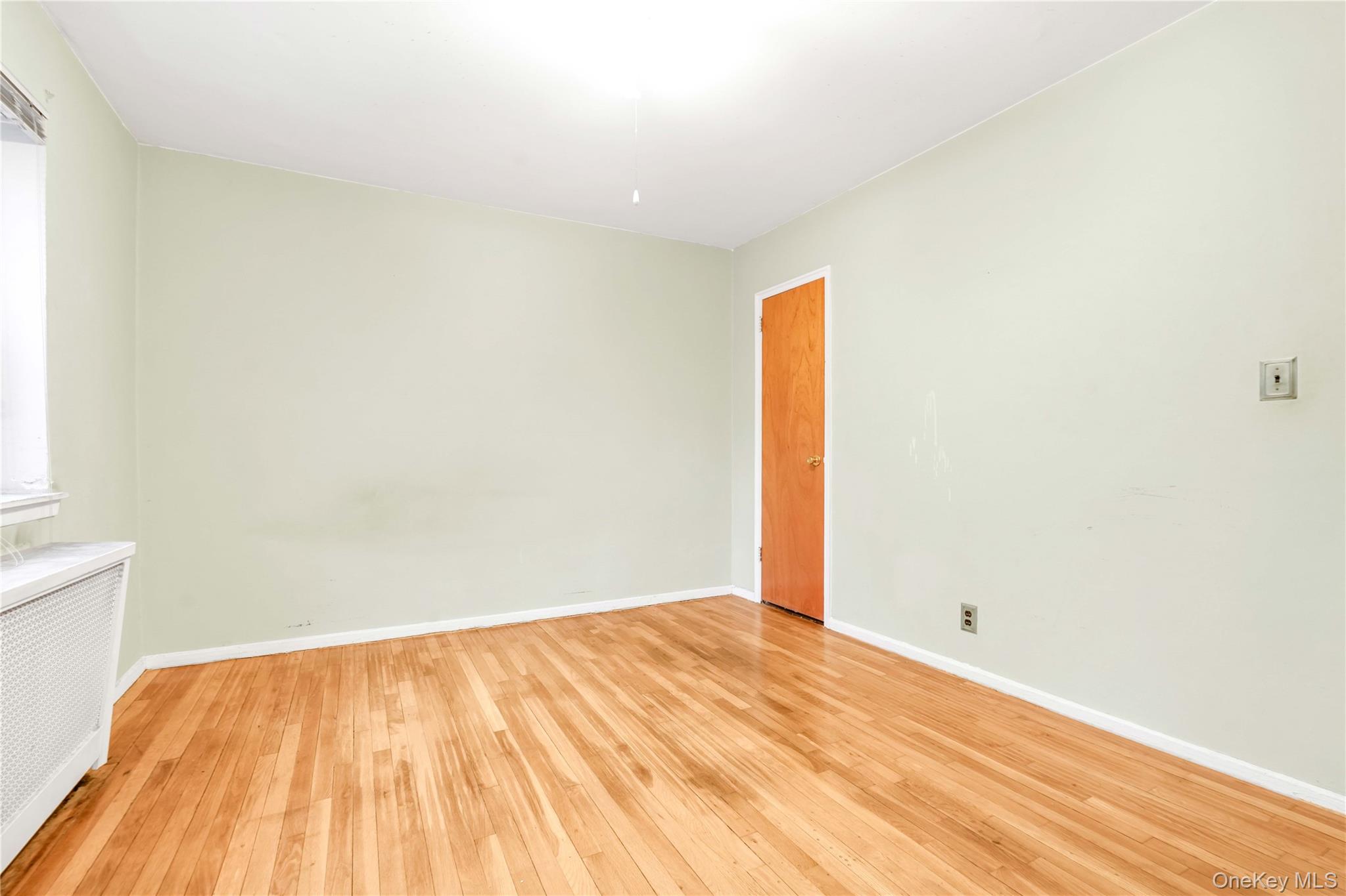 #8 photo, 46-31 215th Place, बेसाइड Bayside , NY 11361