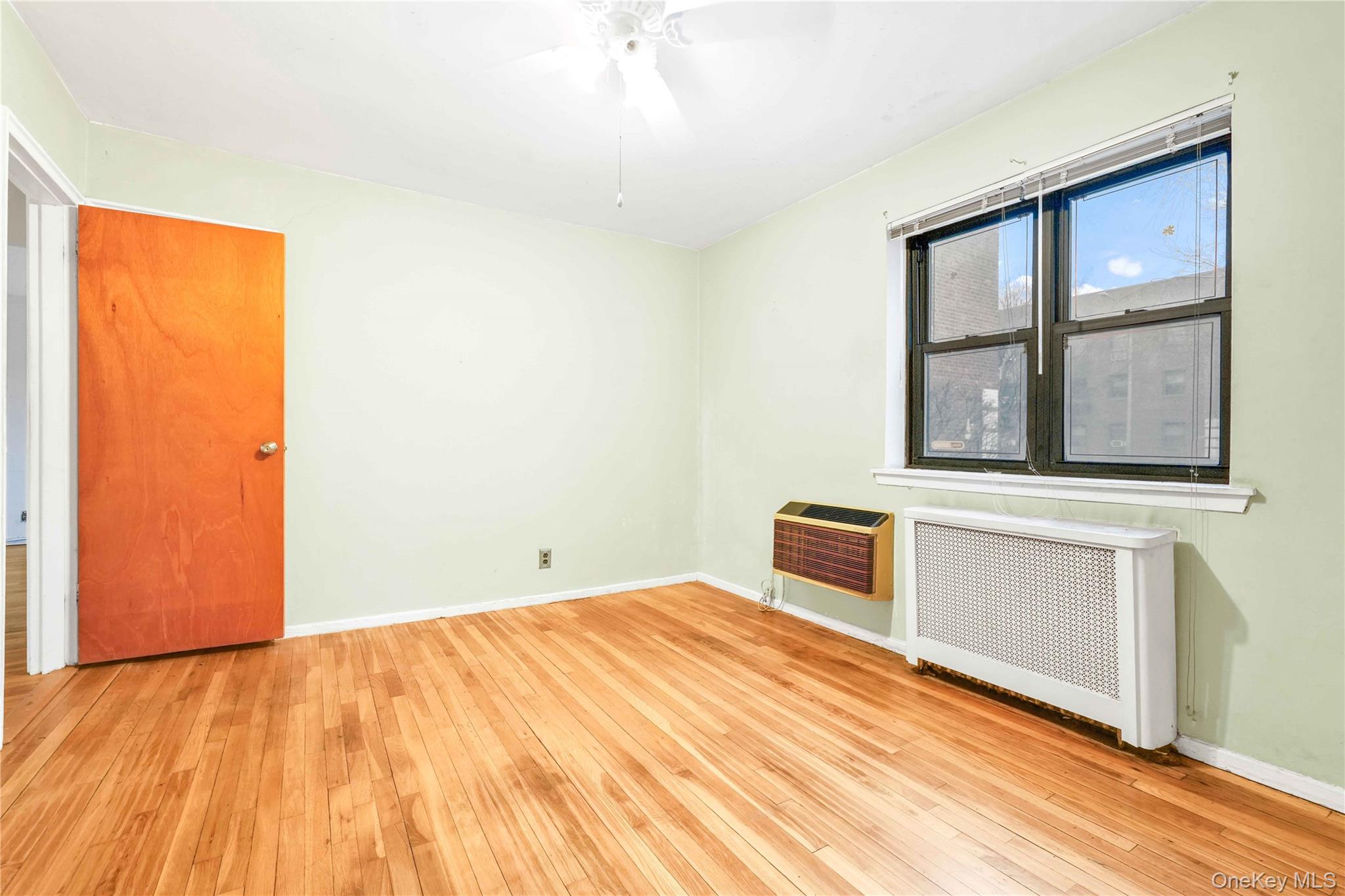 #9 photo, 46-31 215th Place, बेसाइड Bayside , NY 11361