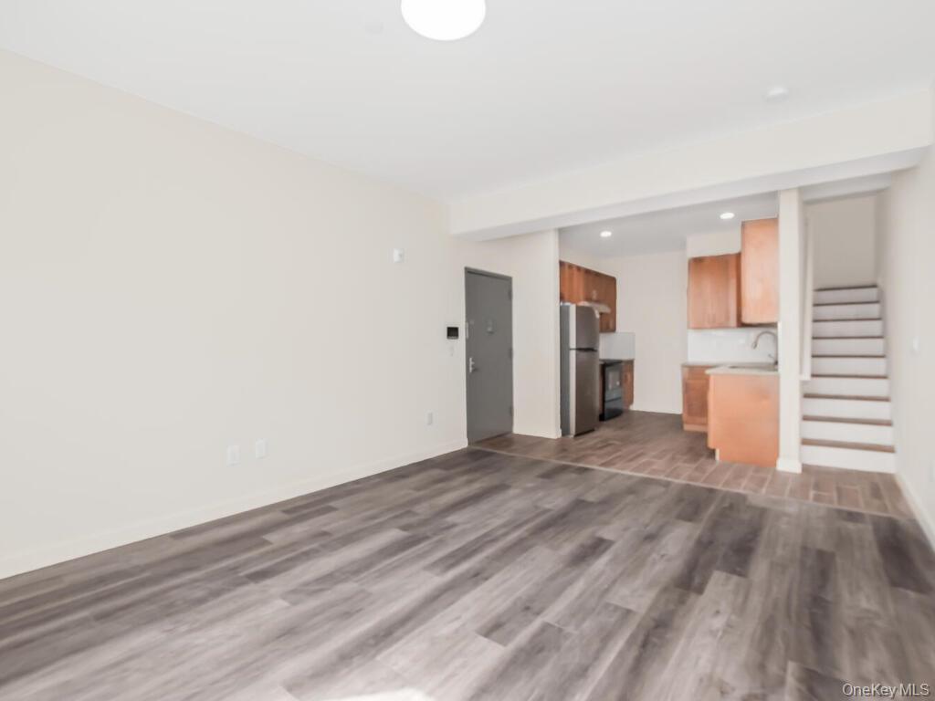 #3 photo, 409 Warburton Avenue, Yonkers , NY 10701