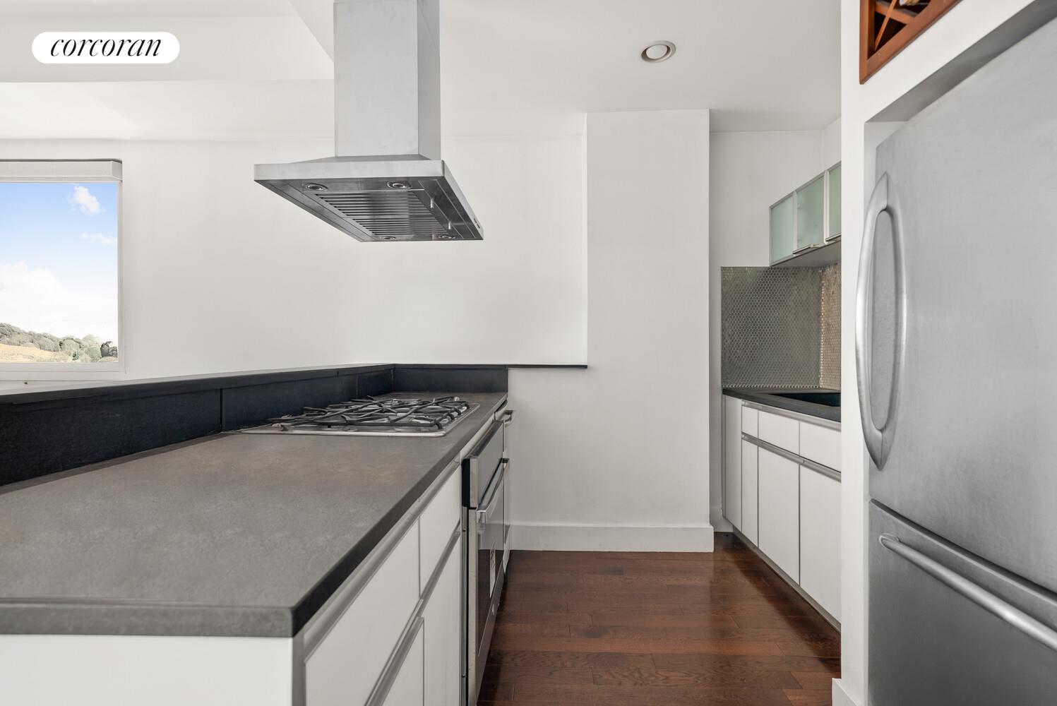 #6 photo, 44-27 PURVES Street, Long Island City , NY 11101