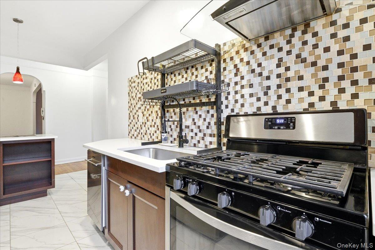 #20 photo, 111-39 76th Road, Forest Hills , NY 11375