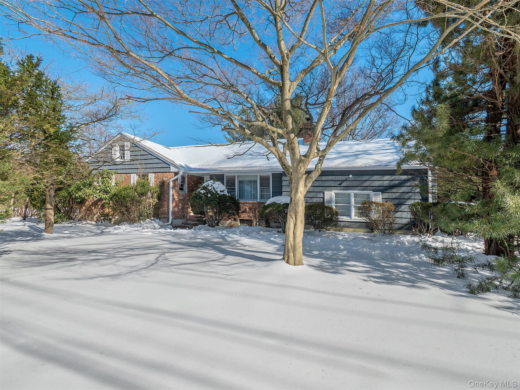 #1 photo, 856 Glen Cove Avenue, नासाउ काउंटी Glen Head , NY 11545