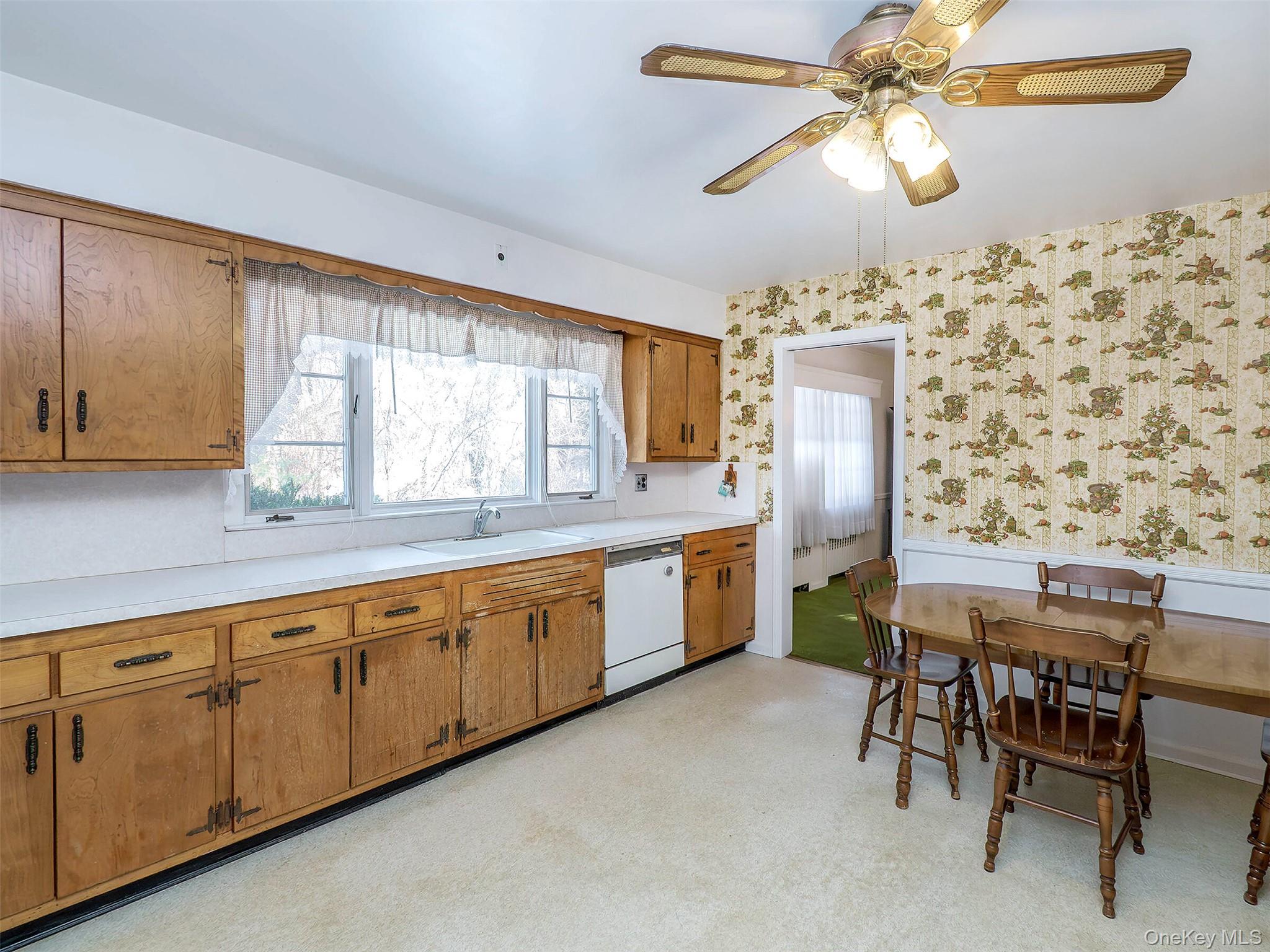 #12 photo, 856 Glen Cove Avenue, नासाउ काउंटी Glen Head , NY 11545