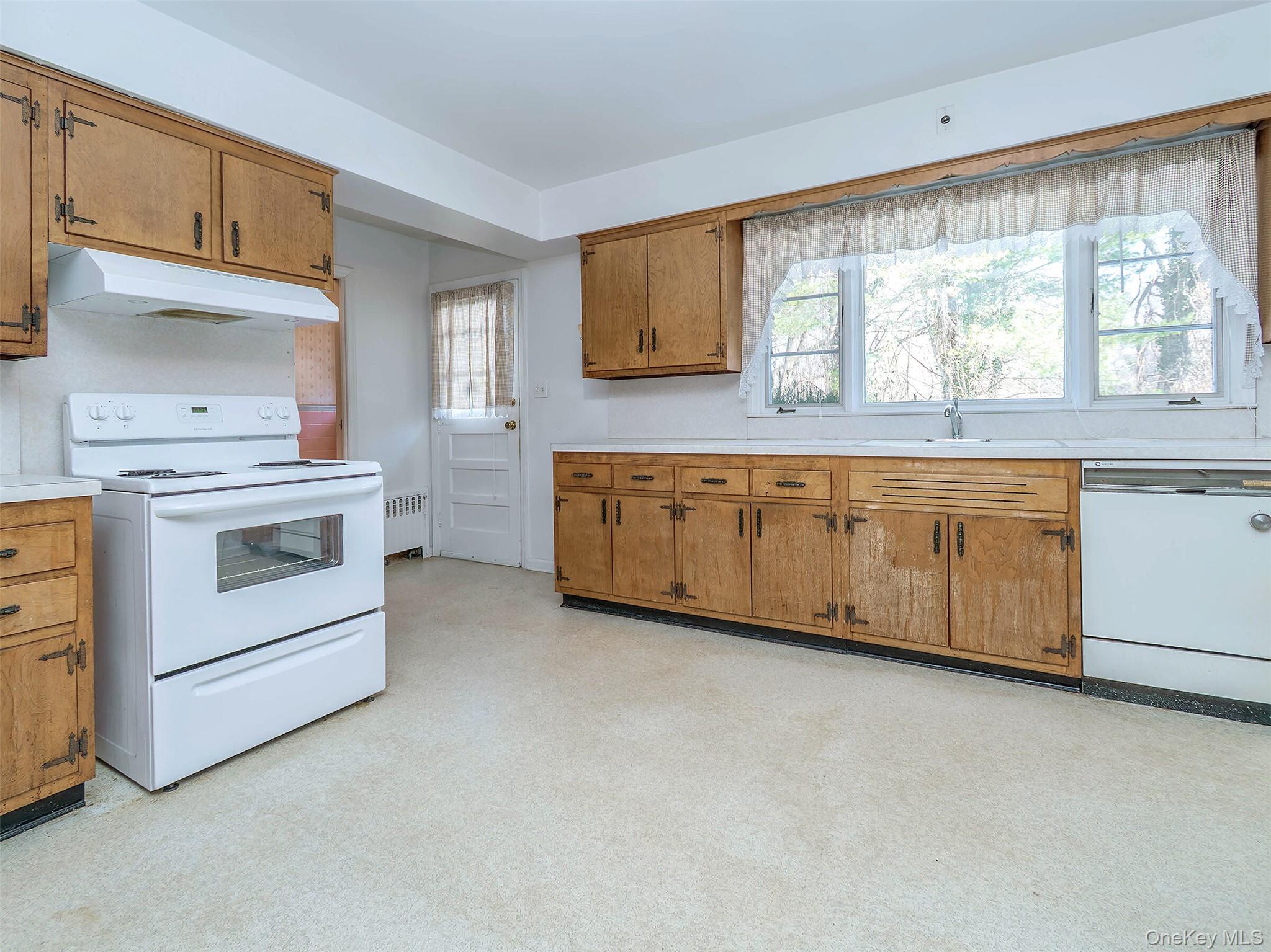 #14 photo, 856 Glen Cove Avenue, नासाउ काउंटी Glen Head , NY 11545