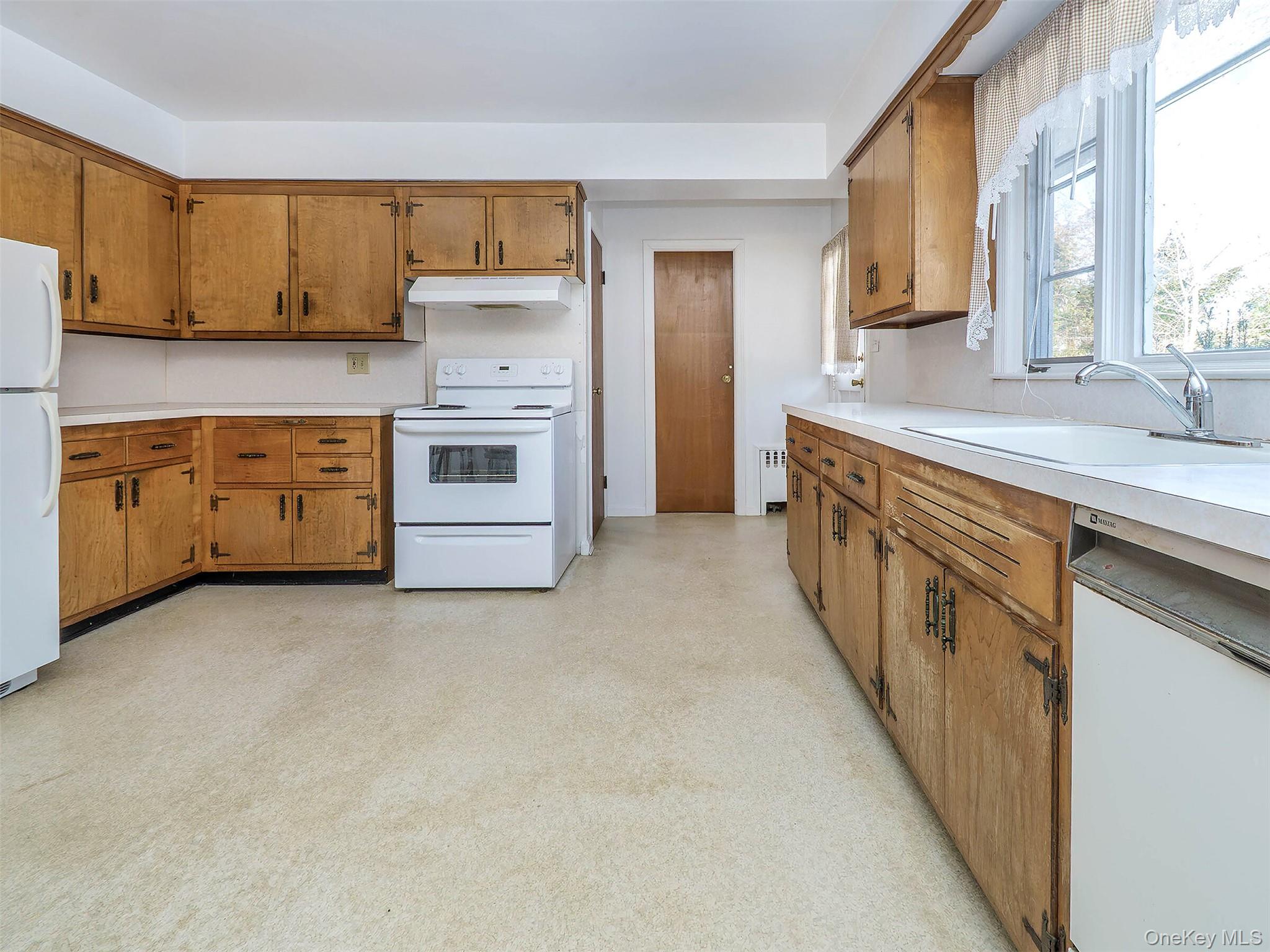 #15 photo, 856 Glen Cove Avenue, नासाउ काउंटी Glen Head , NY 11545