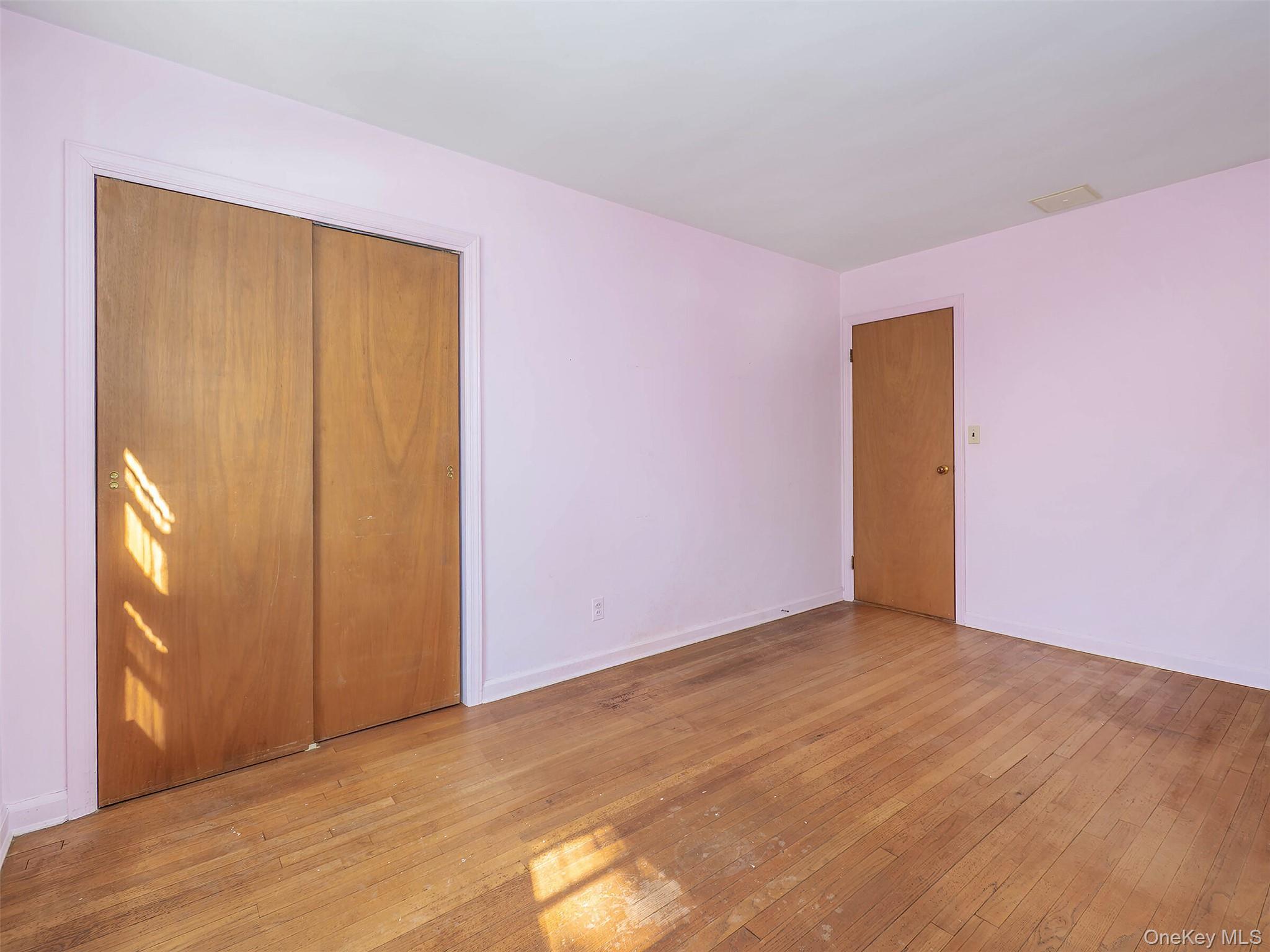 #17 photo, 856 Glen Cove Avenue, नासाउ काउंटी Glen Head , NY 11545