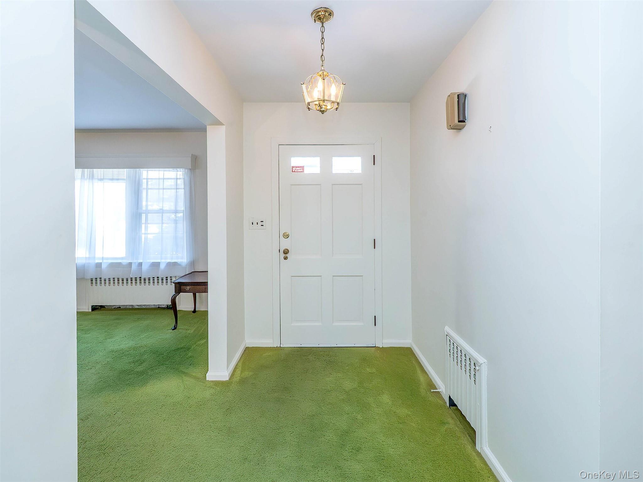 #3 photo, 856 Glen Cove Avenue, नासाउ काउंटी Glen Head , NY 11545