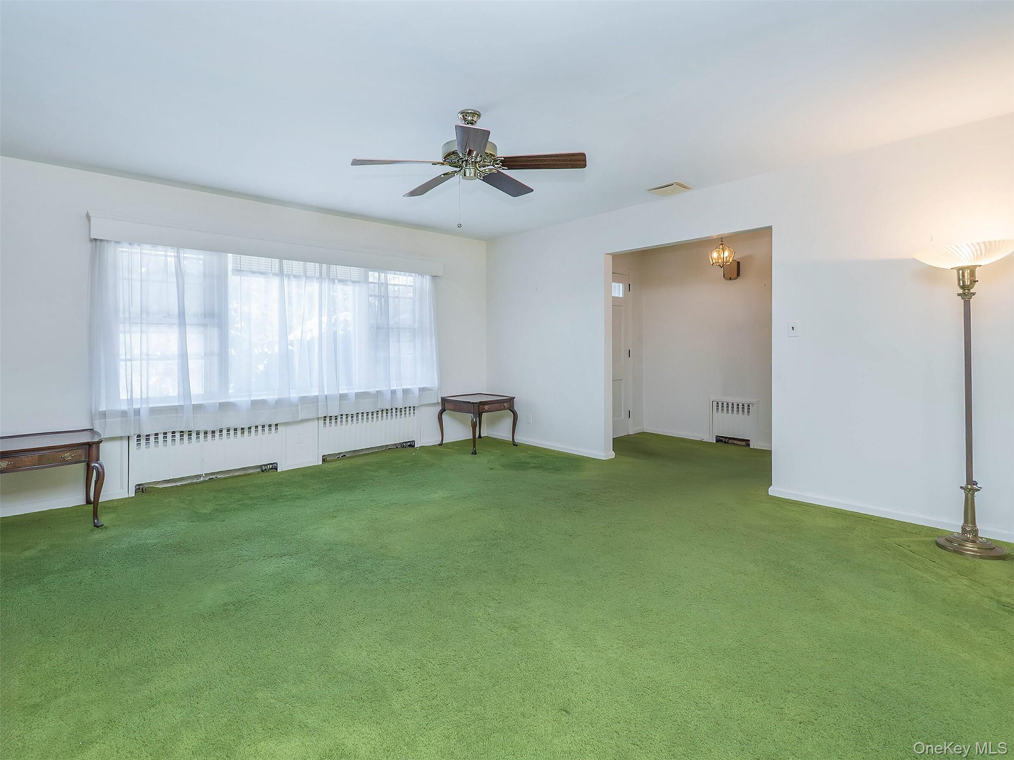 #4 photo, 856 Glen Cove Avenue, नासाउ काउंटी Glen Head , NY 11545