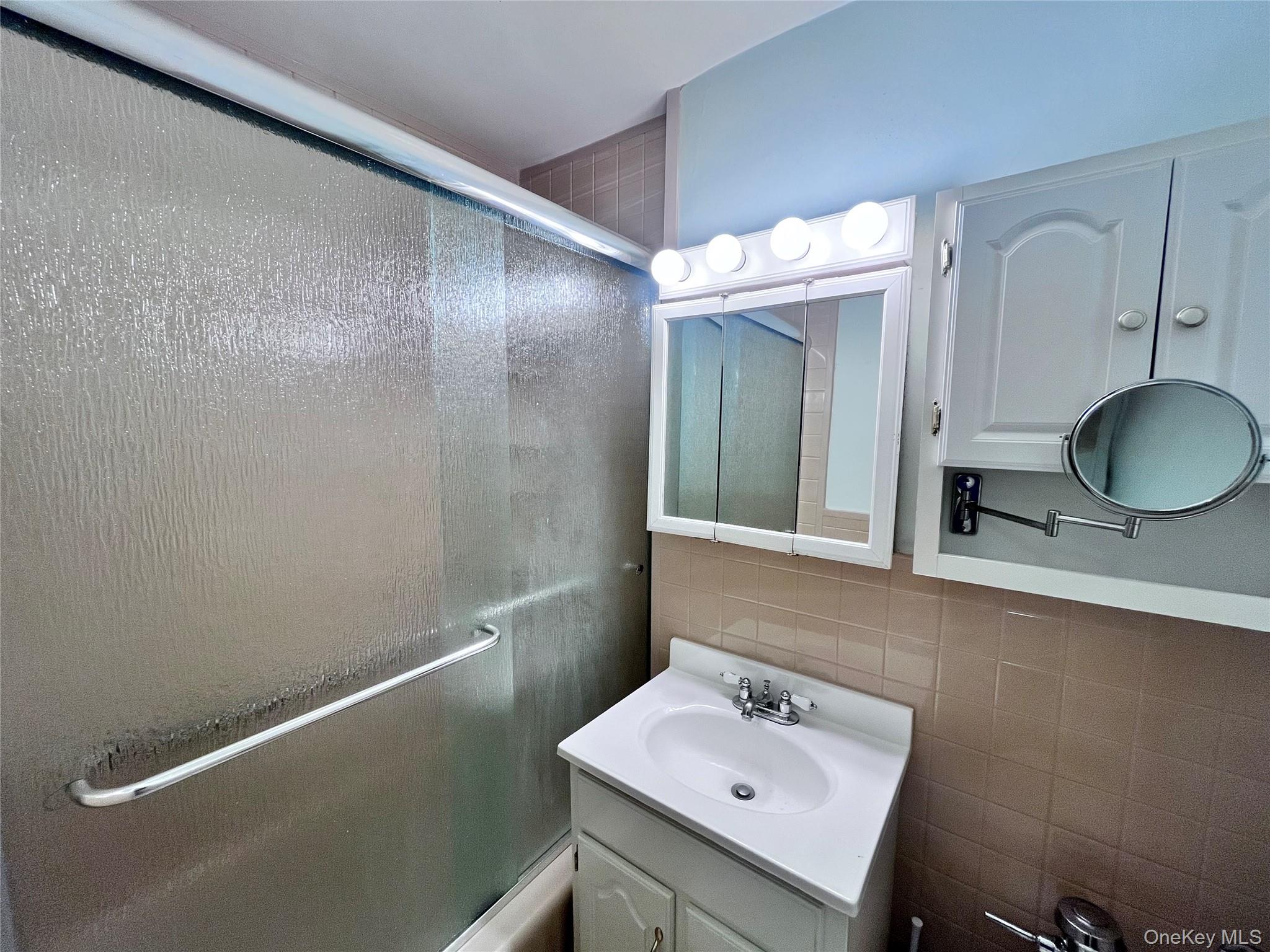 #13 photo, 60 Hempstead Avenue, Lynbrook , NY 11563