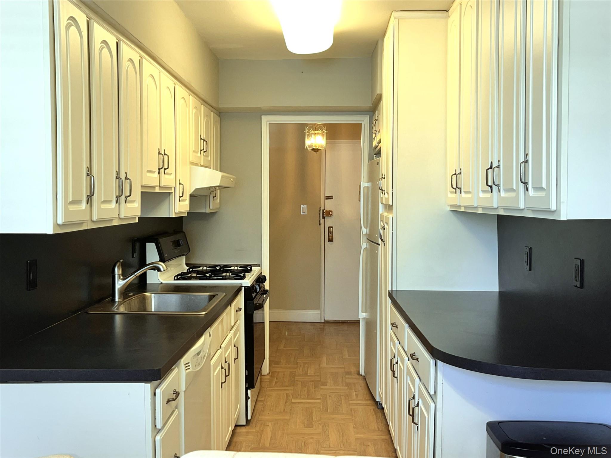 #3 photo, 60 Hempstead Avenue, Lynbrook , NY 11563