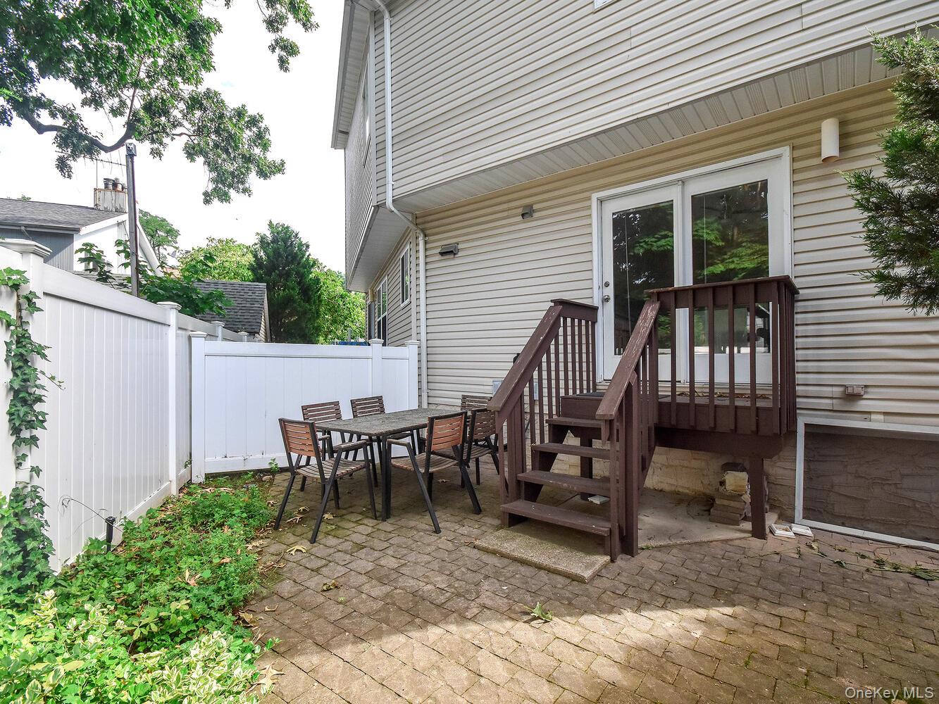 #19 photo, 49 Ashwood Road Apt A, Port Washington , NY 11050