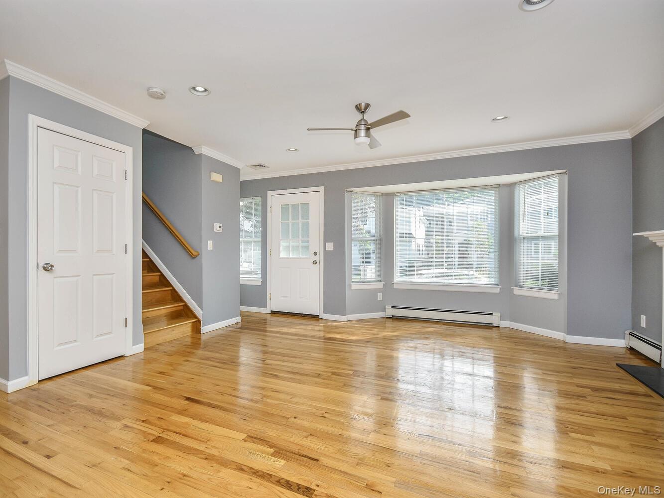 #2 photo, 49 Ashwood Road Apt A, Port Washington , NY 11050