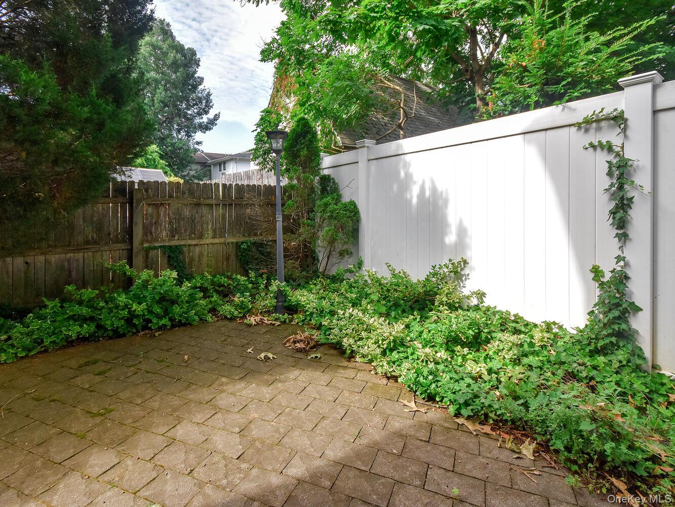 #20 photo, 49 Ashwood Road Apt A, Port Washington , NY 11050