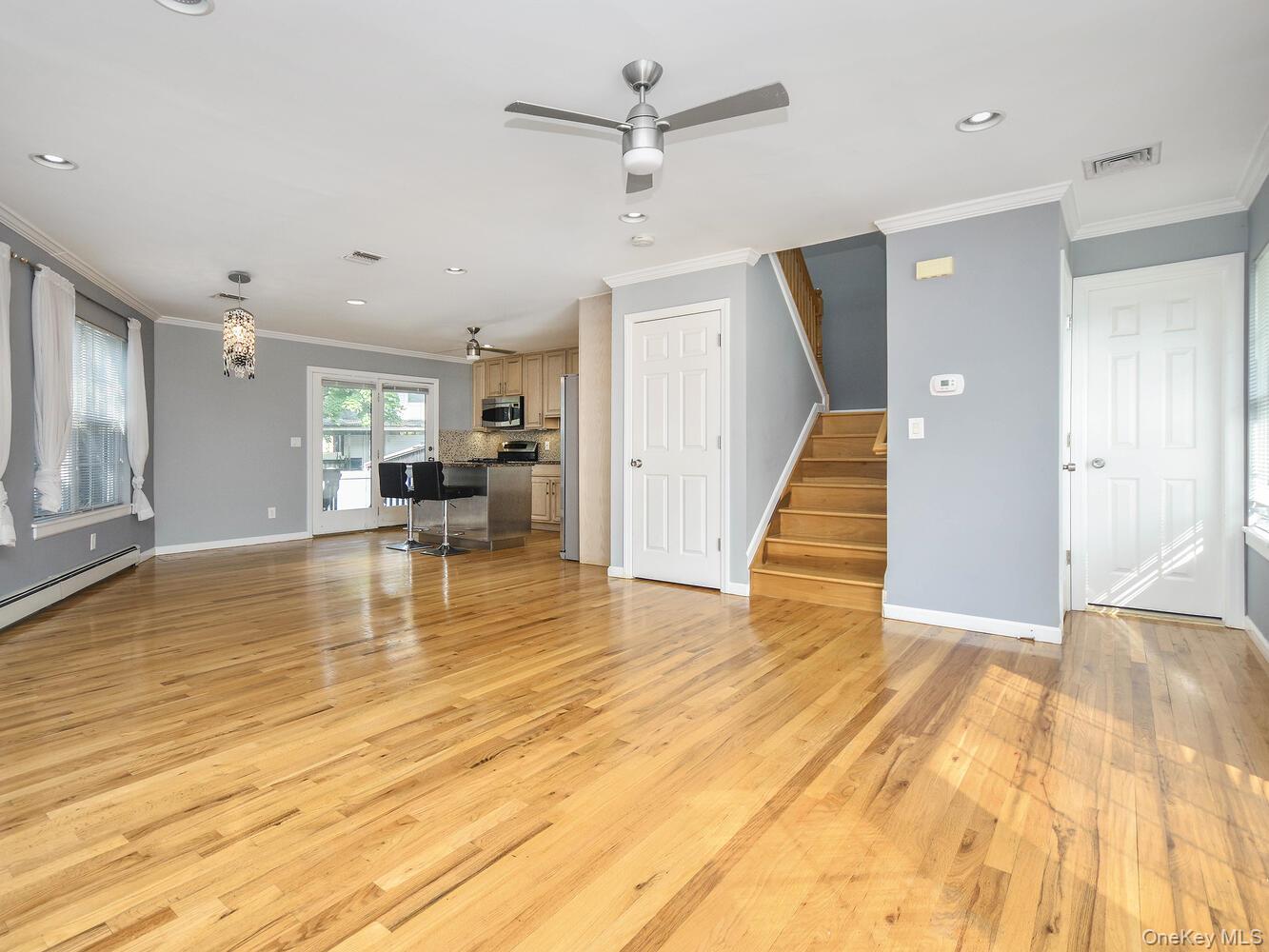 #4 photo, 49 Ashwood Road Apt A, Port Washington , NY 11050