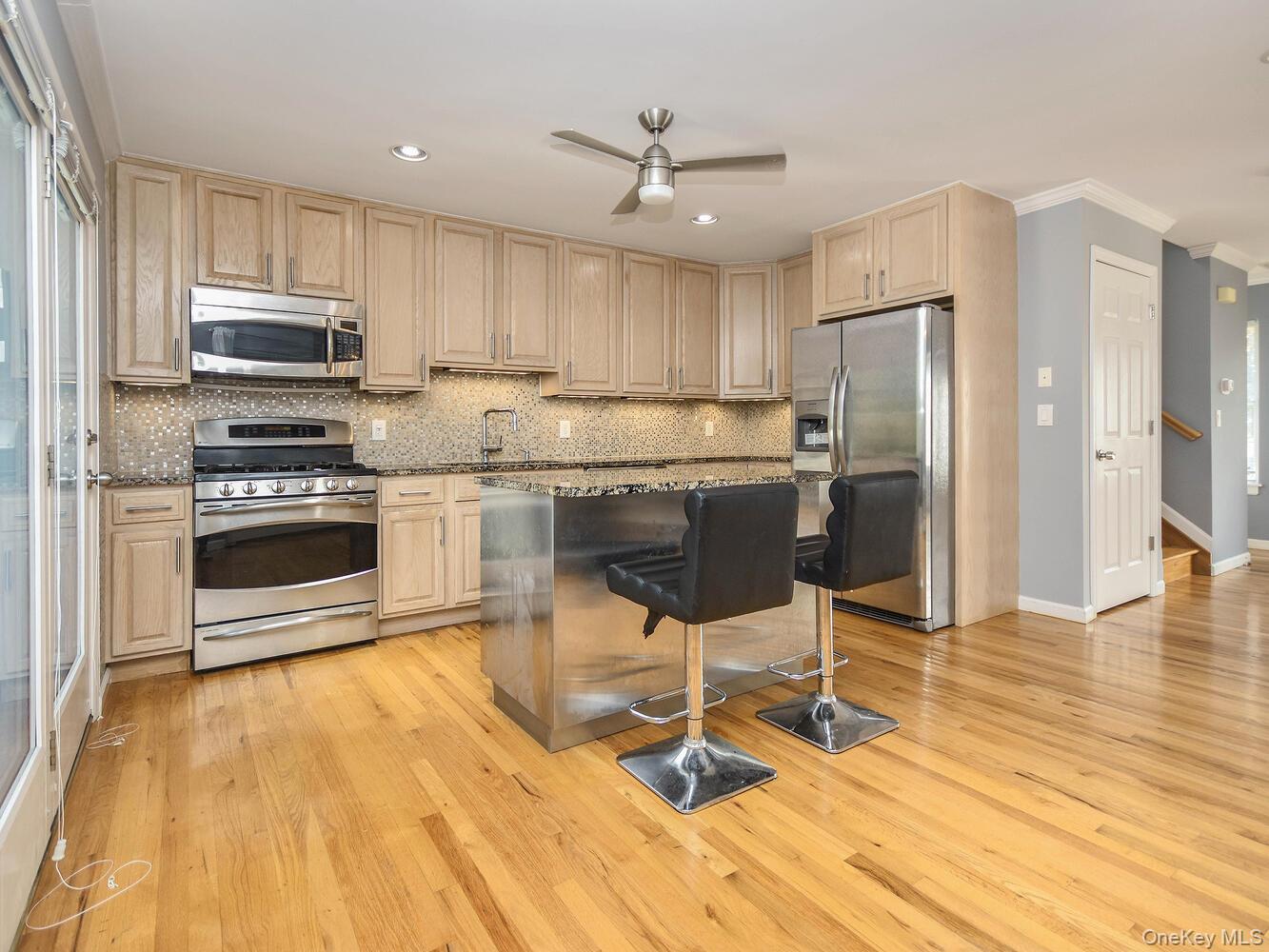 #7 photo, 49 Ashwood Road Apt A, Port Washington , NY 11050