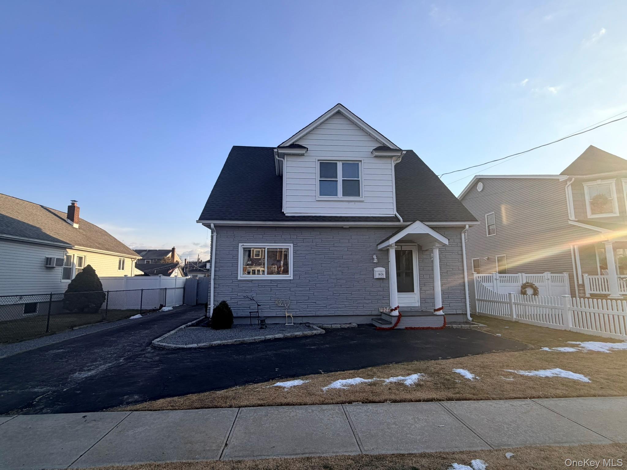 #1 photo, 1924 Commonwealth Avenue, Merrick , NY 11566