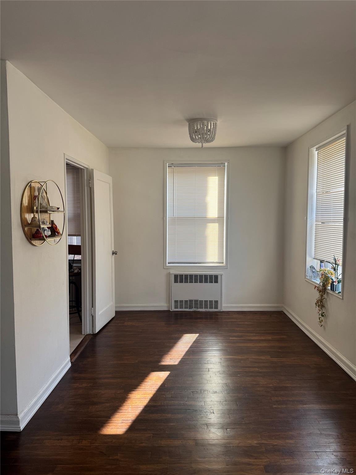 #13 photo, 37-27 86th Street, كوينز Jackson Heights , NY 11372