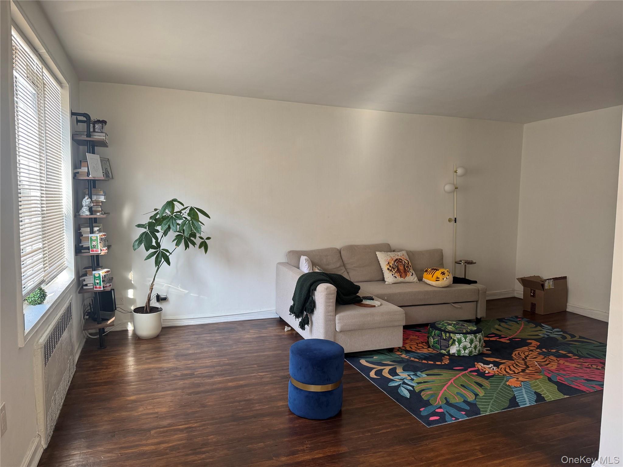 #15 photo, 37-27 86th Street, كوينز Jackson Heights , NY 11372