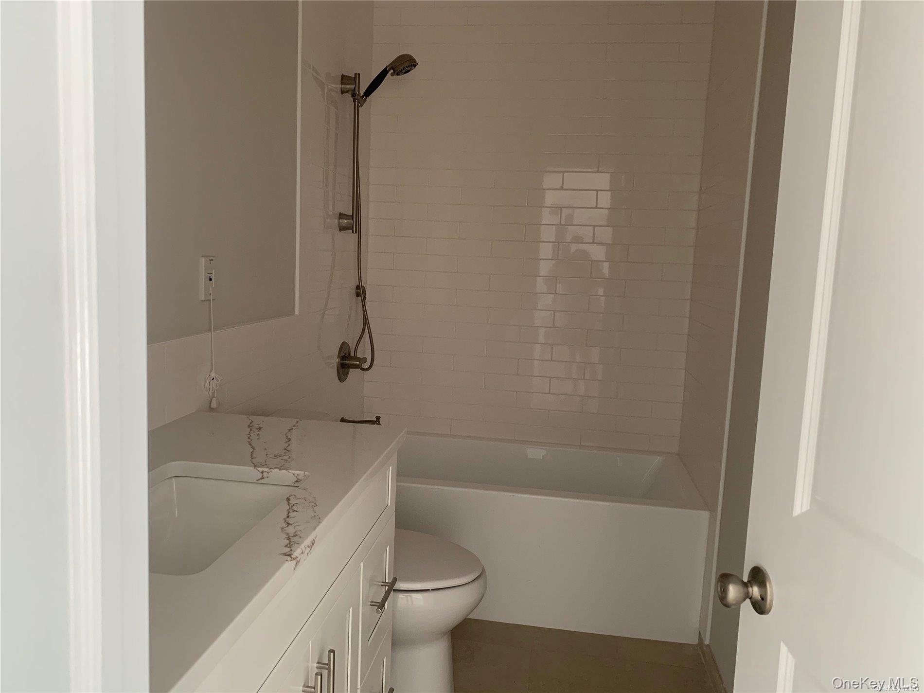 #11 photo, 515 Jackson Avenue, 東長島 Lindenhurst , NY 11757